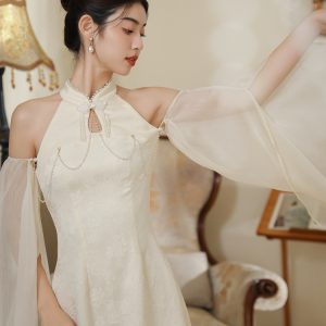 New Chinese Style Elegant Halter Neck Modified Qipao Dress with Beaded Chain